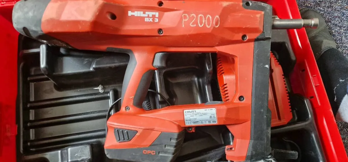Hilti BX3 battery operated nail gun - Image 2