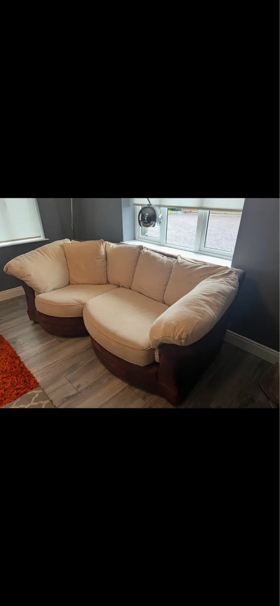 Large 3 seater couch - Image 2