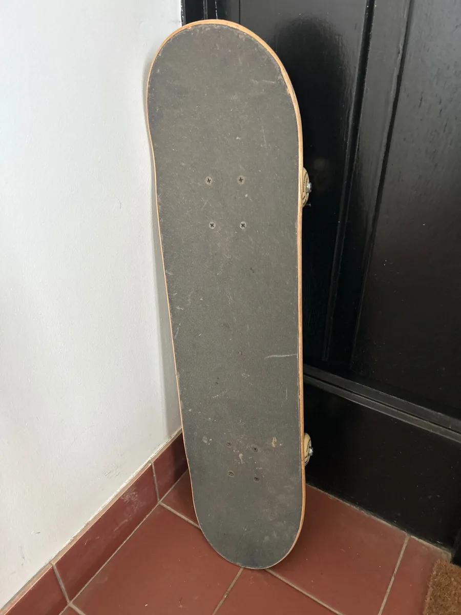 Skateboard - Image 2