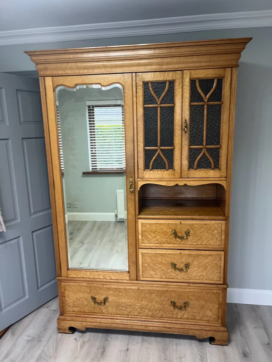 Antique maple wardrobe and dressing table - Image 2