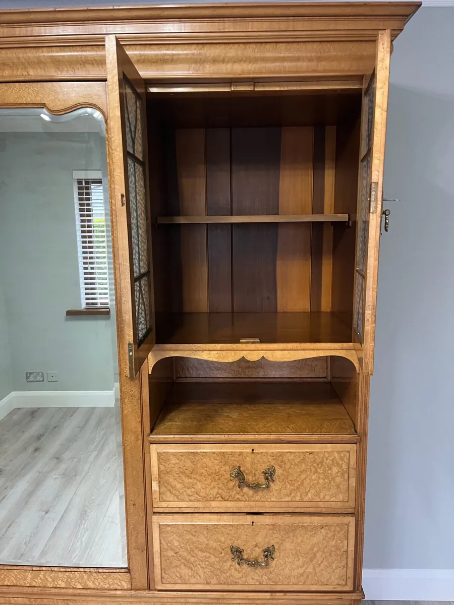 Antique maple wardrobe and dressing table - Image 3