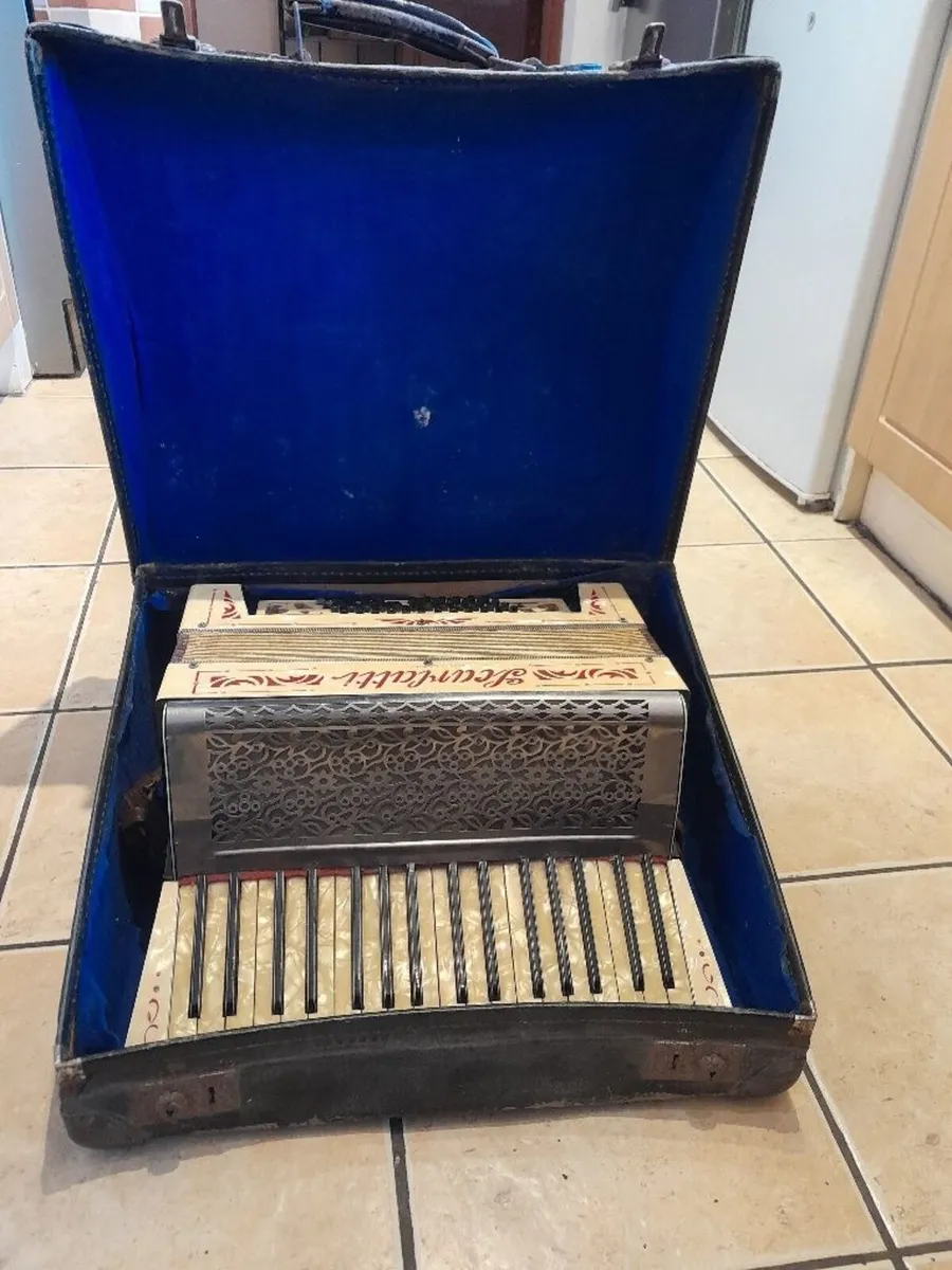 Piano Accordian - Image 2