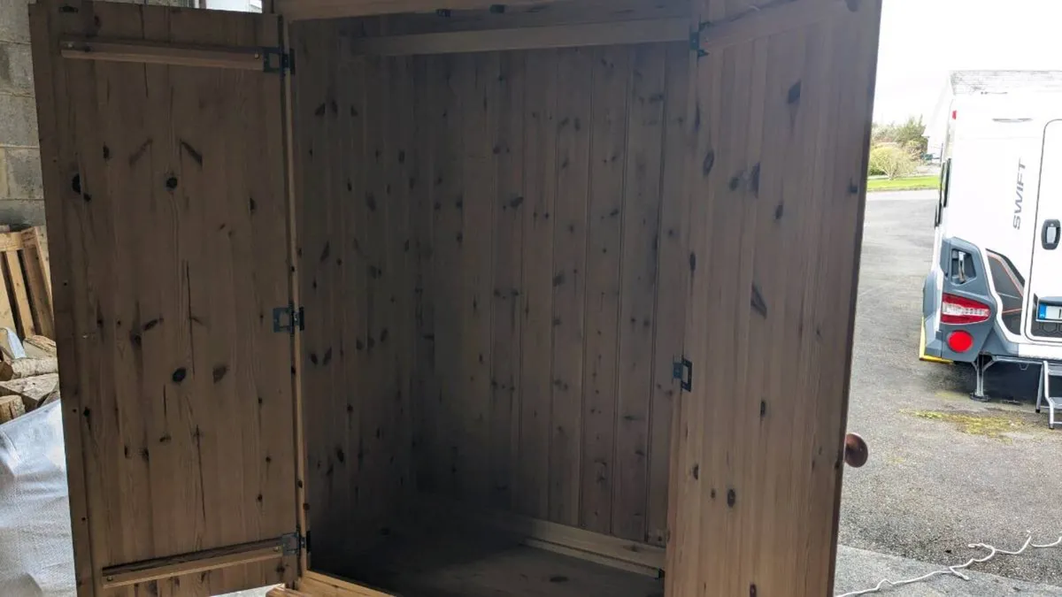 Wardrobe and drawers - Image 4