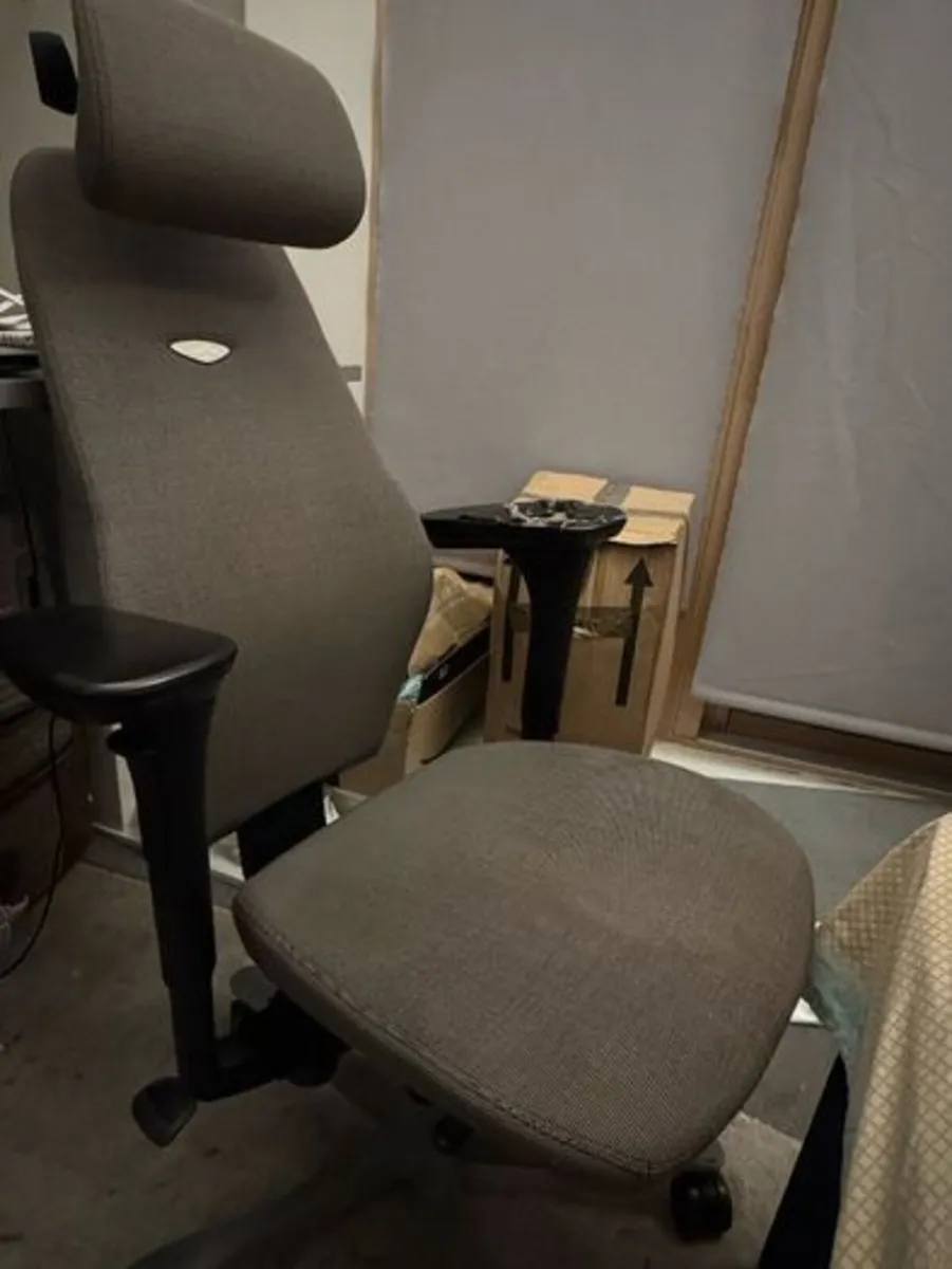 ergonomic office chair/ game chair - Image 1