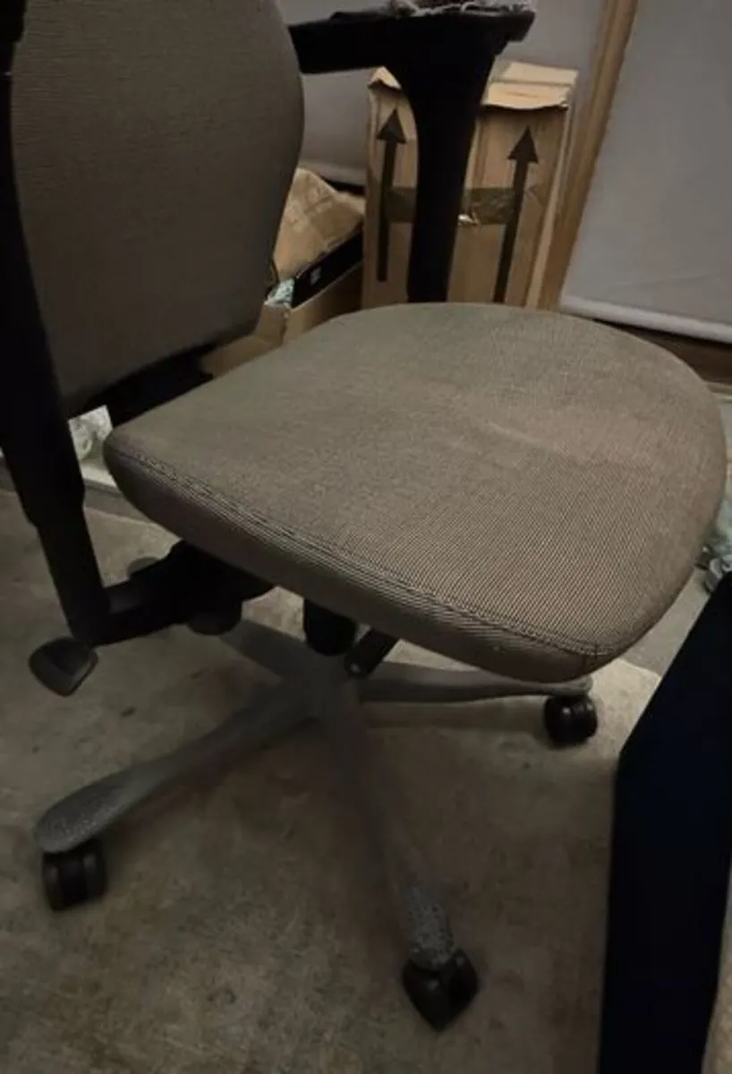 ergonomic office chair/ game chair - Image 2