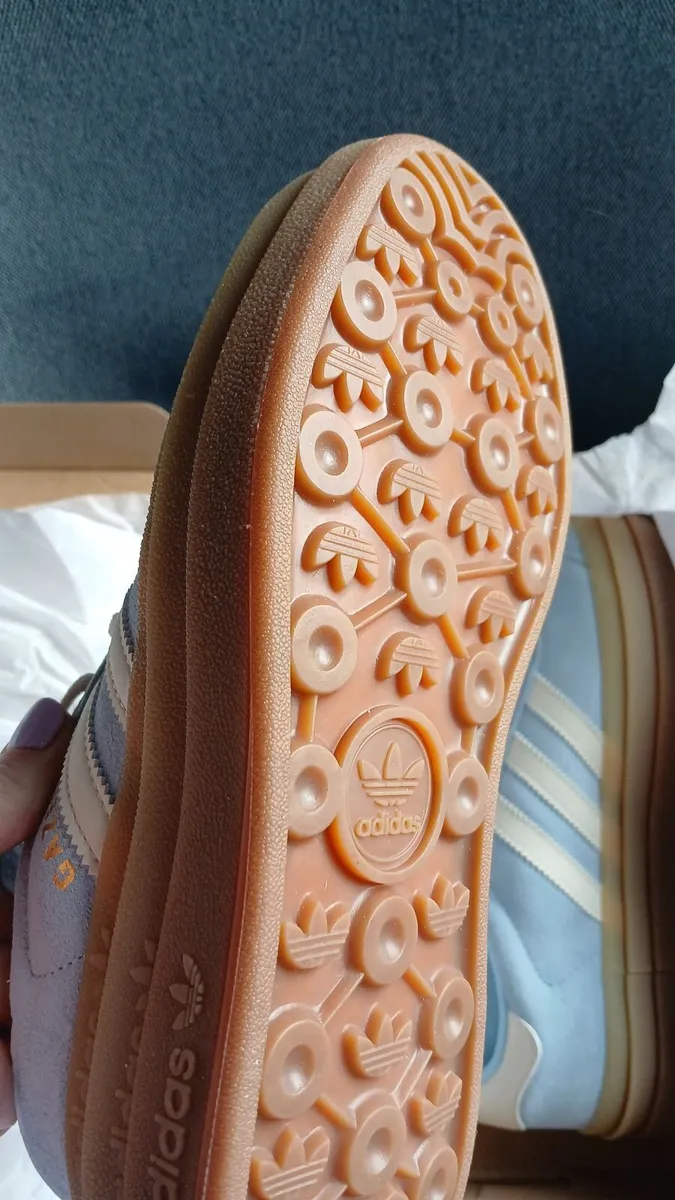 Adidas gazelles uk4 brand new - Image 3