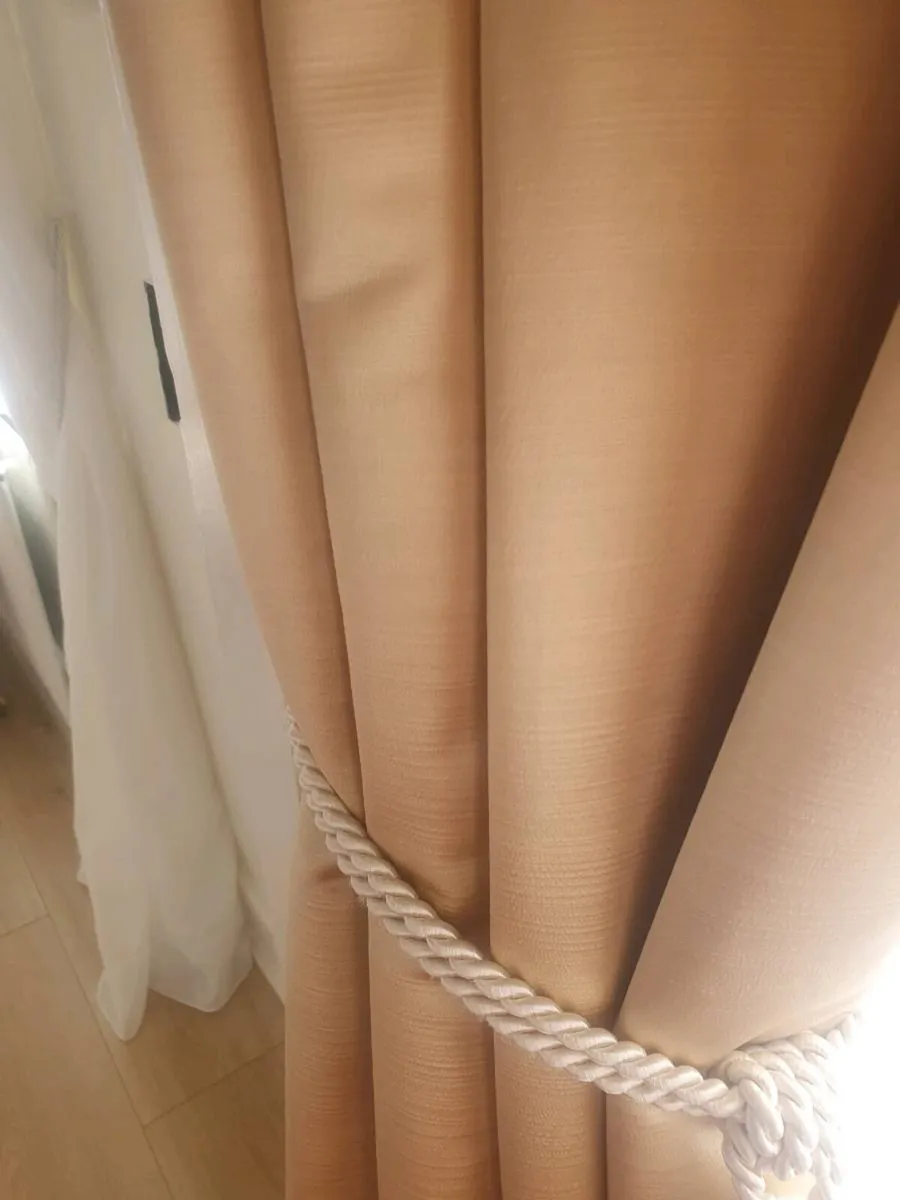 Gold interlining curtains professionally made - Image 1