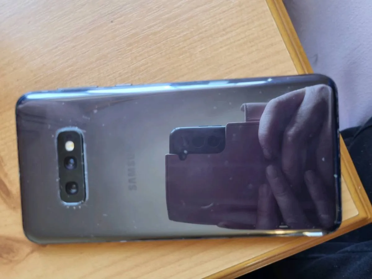 Samsung s10e - Image 2