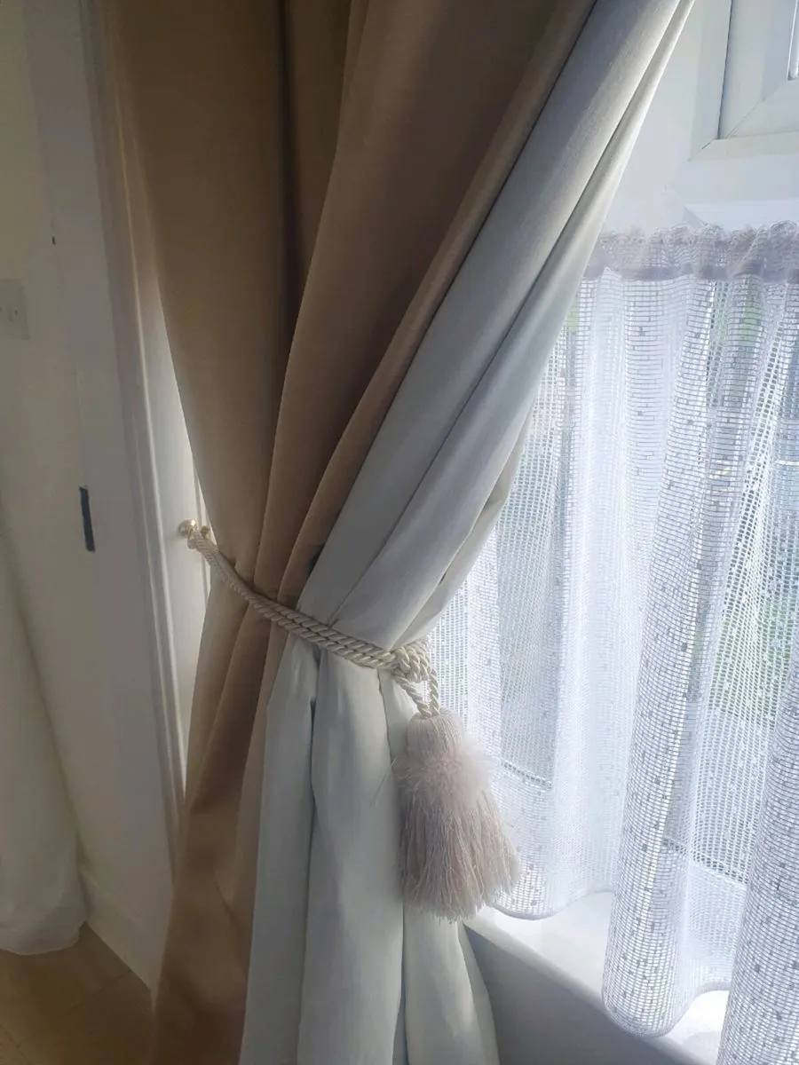 Gold interlining curtains professionally made - Image 3