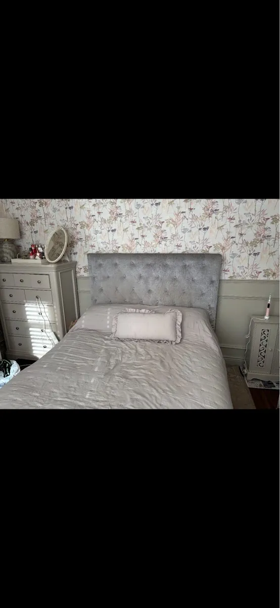 Bed ( frame with built in headboard £ - Image 1