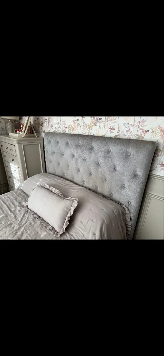 Bed ( frame with built in headboard £ - Image 2