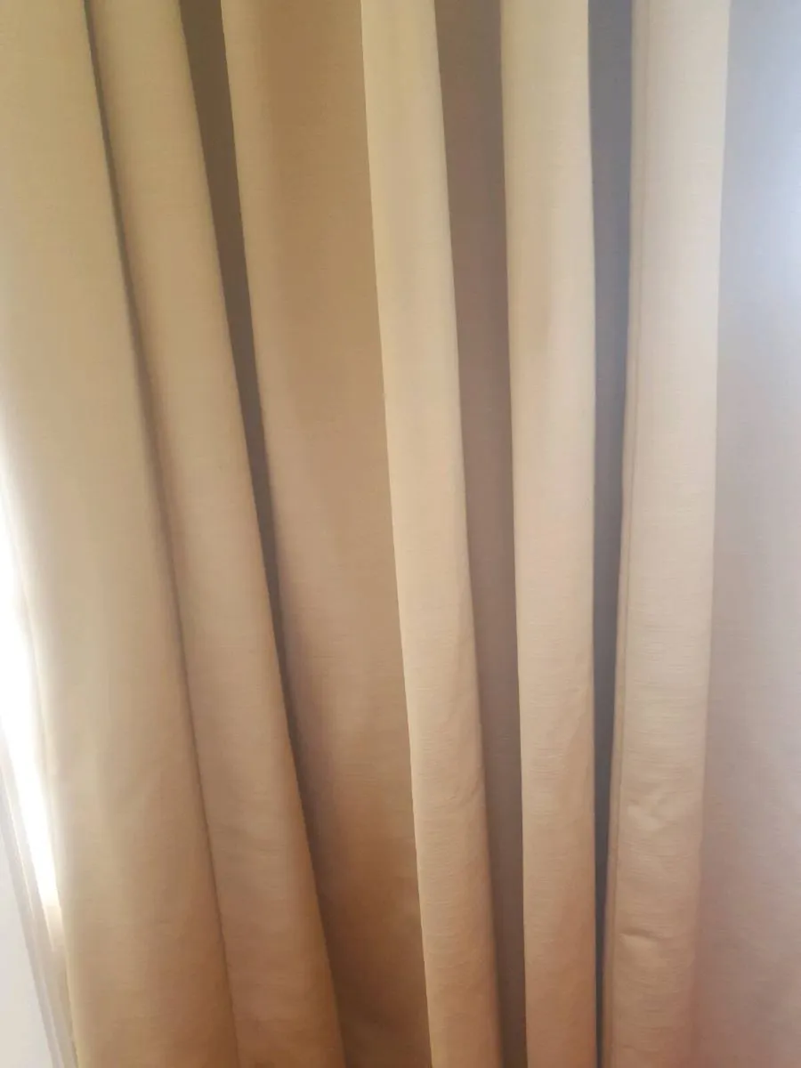 Gold interlining curtains professionally made - Image 4