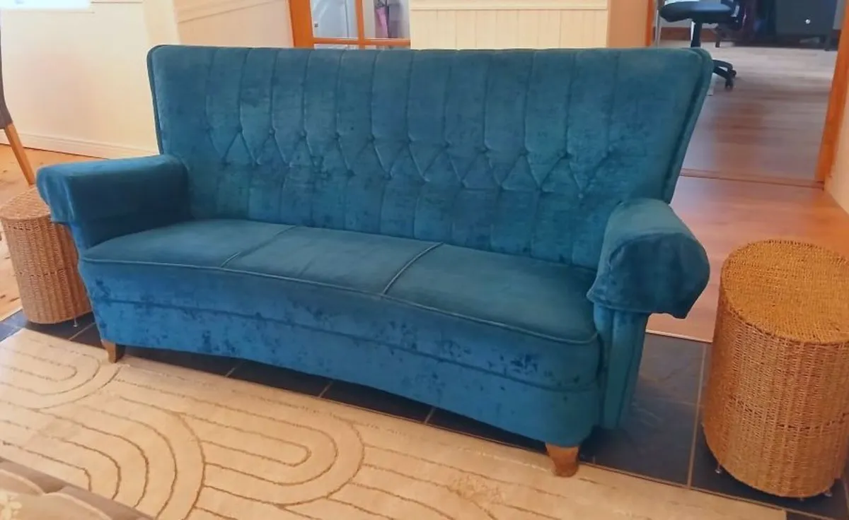 Top conditon 3-seater sofa couch teal velvet 74inc - Image 1