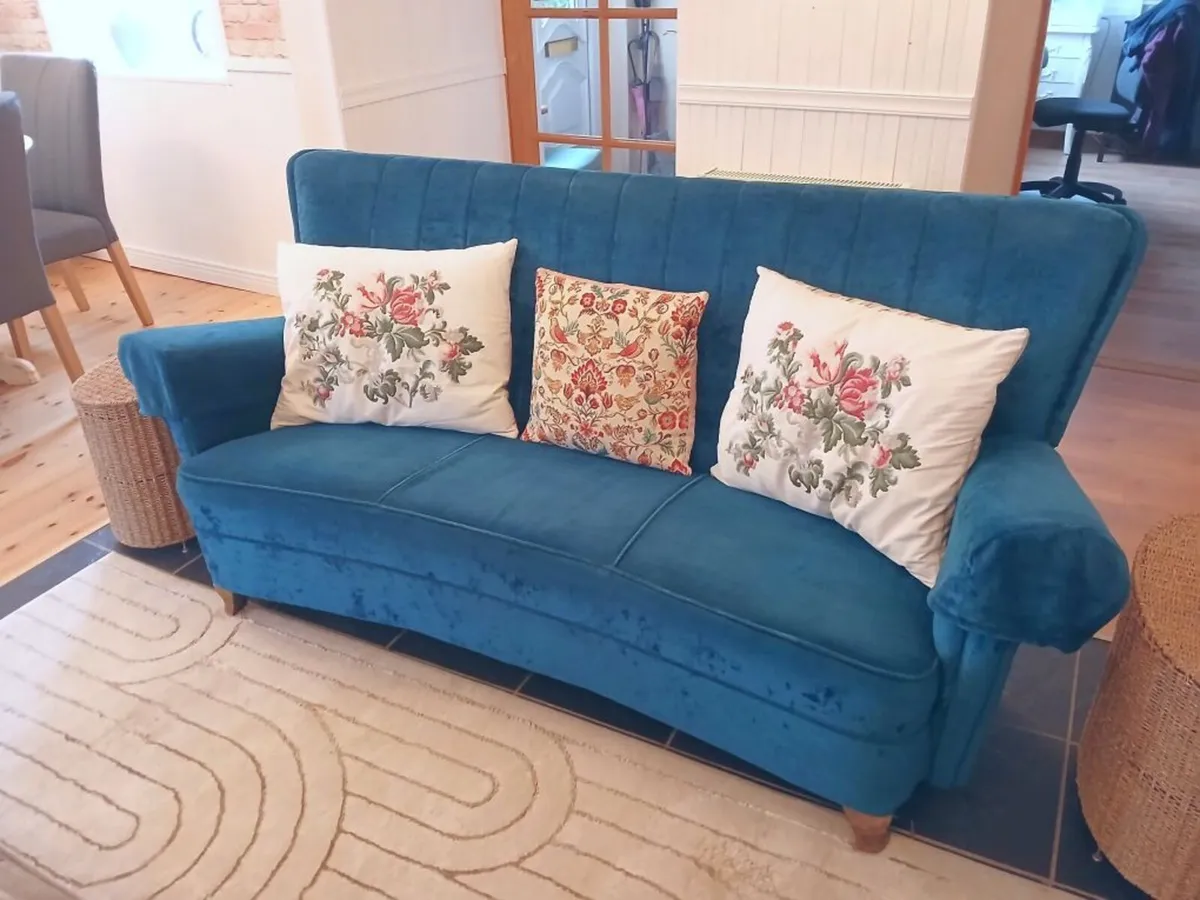 Top conditon 3-seater sofa couch teal velvet 74inc - Image 4