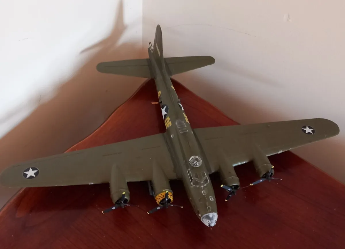 Model of B17 Flying Fortress plane - Image 1