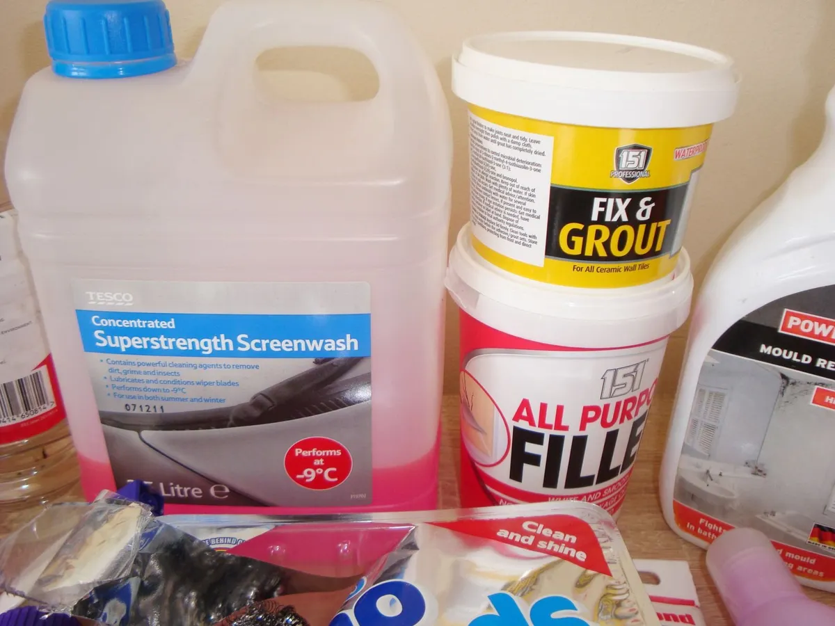 Cleaning products and other items bundle - Image 4