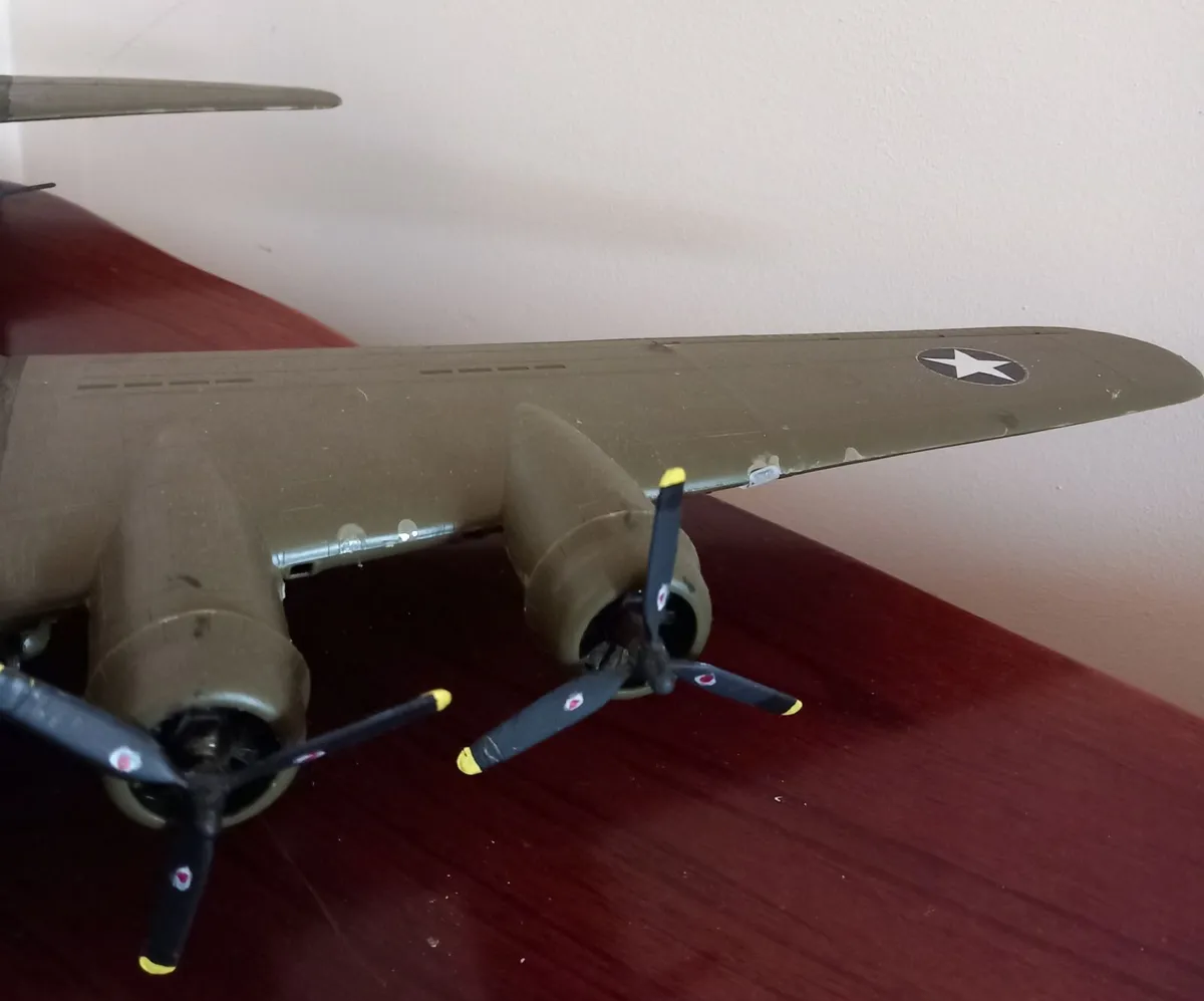 Model of B17 Flying Fortress plane - Image 3