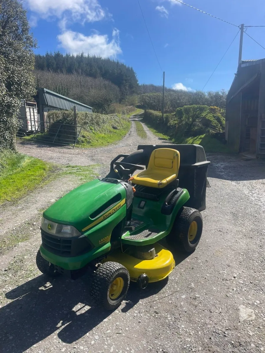 John Deere lawnmower - Image 1