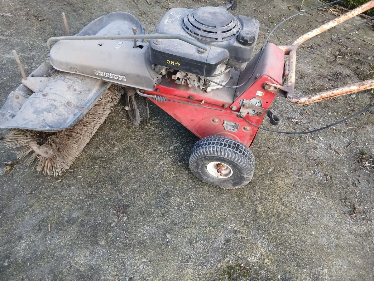 Yard brush Honda engine - Image 2