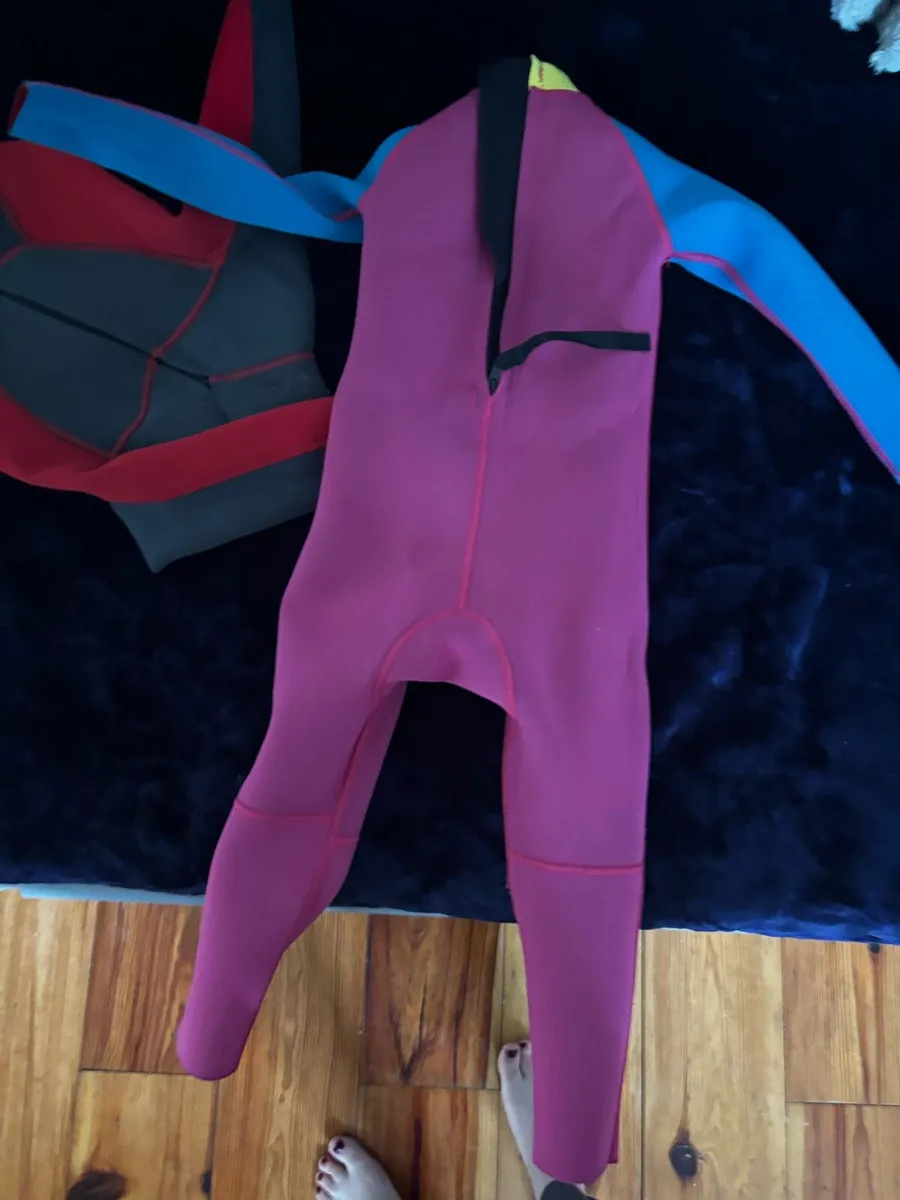 Child wetsuits age 4 & 5-6 - Image 2