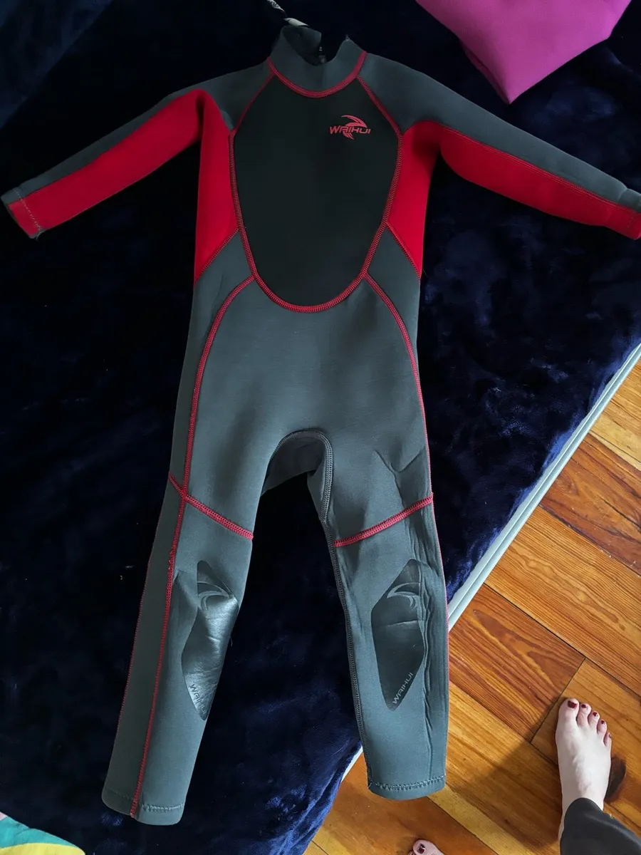 Child wetsuits age 4 & 5-6 - Image 4