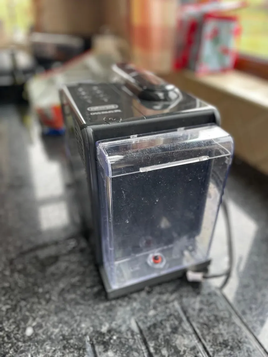 Nespresso DeLonghi coffee machine - Image 3