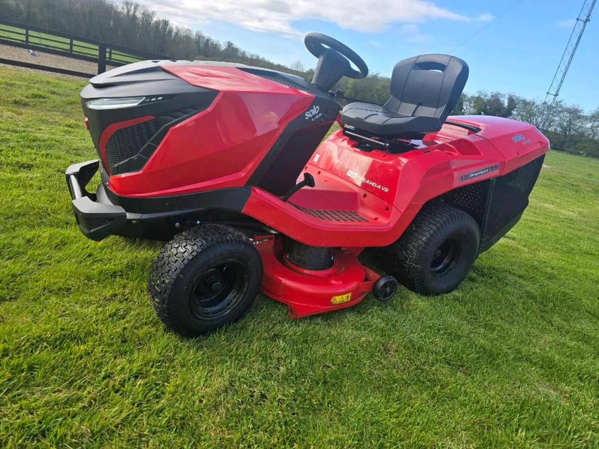 ALKO Solo T18 22hp large deck rideon mower - Image 1