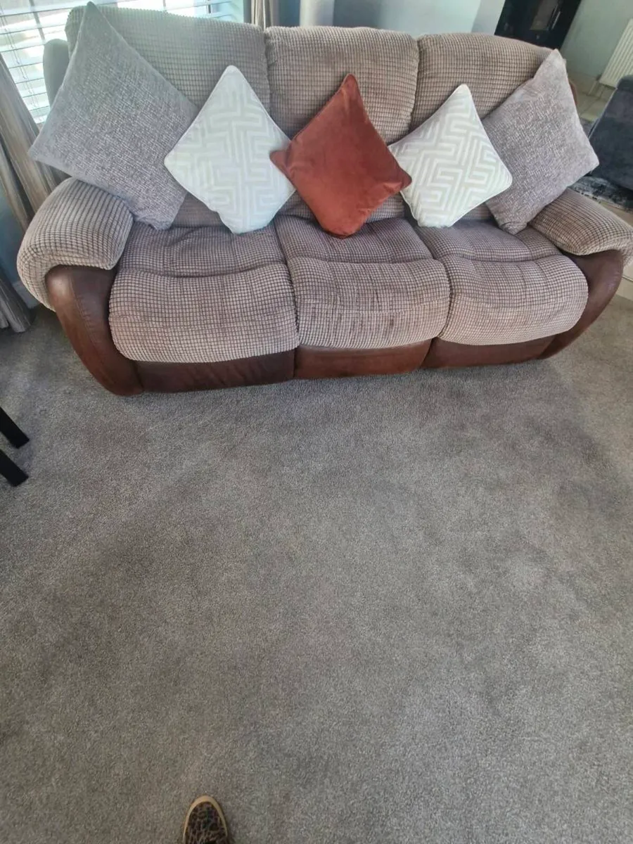 3 piece suite couch and 2 armchairs all reclining - Image 1