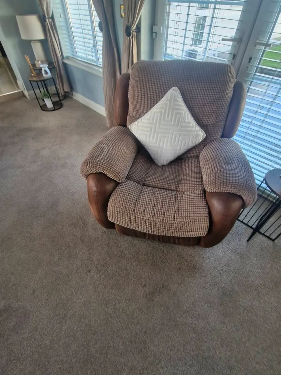 3 piece suite couch and 2 armchairs all reclining - Image 2