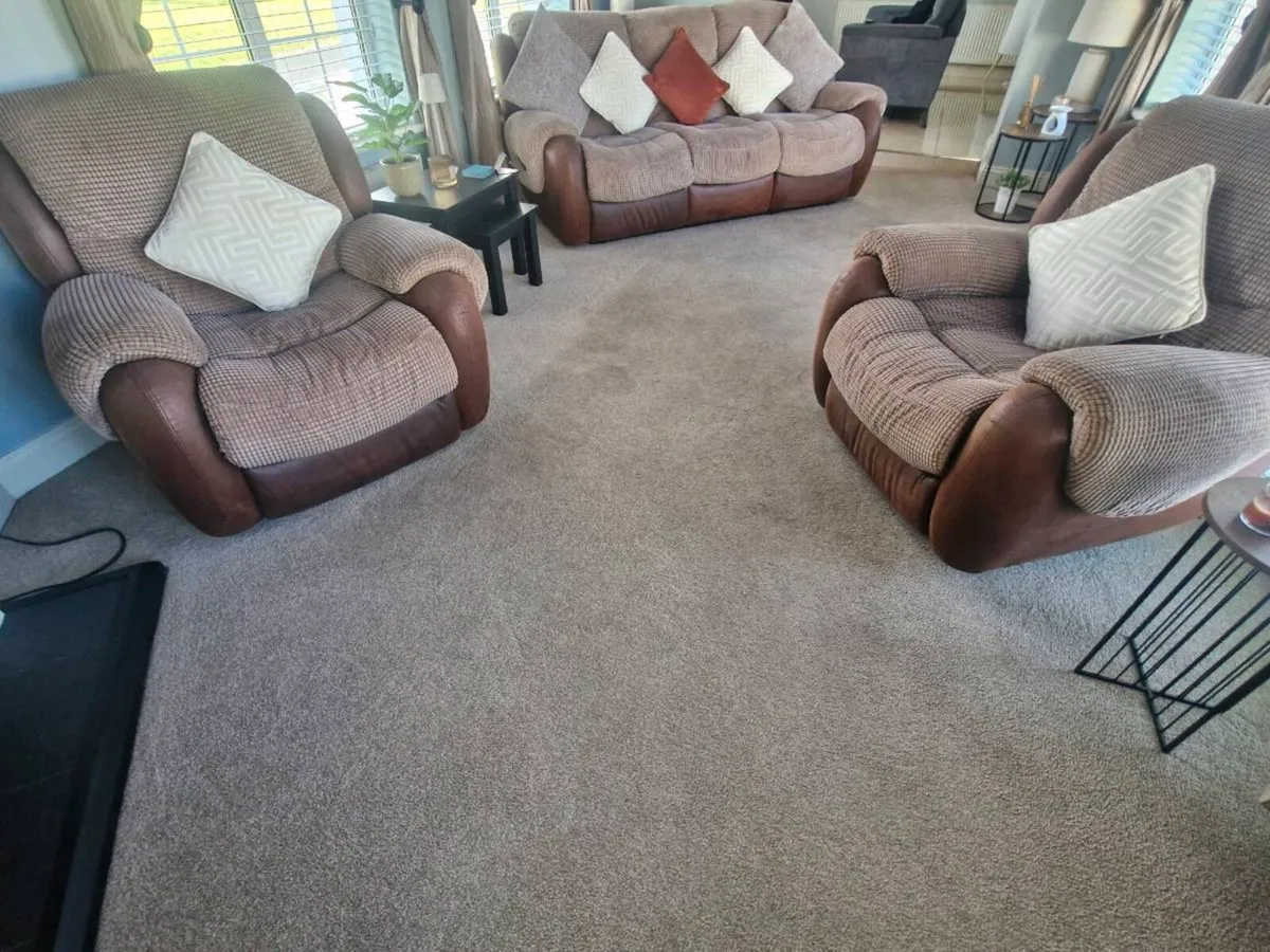 3 piece suite couch and 2 armchairs all reclining - Image 4