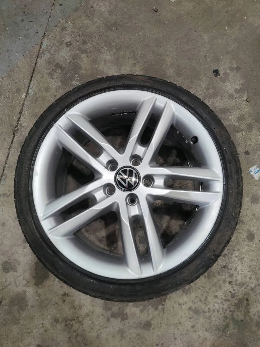 SKODA 18' and 16' ALLOYS AND VERY GOOD TYRES - Image 2