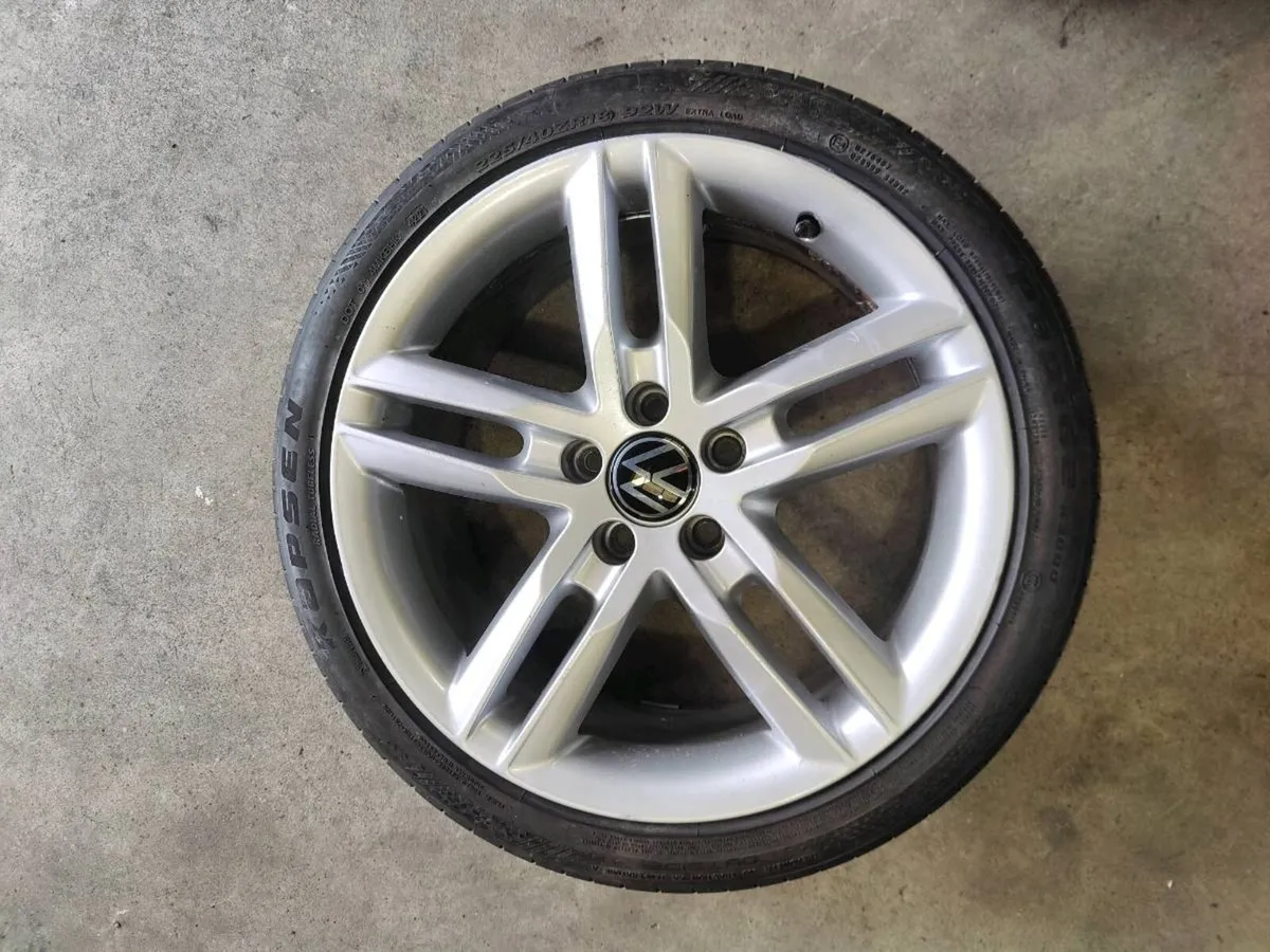 SKODA 18' and 16' ALLOYS AND VERY GOOD TYRES - Image 3