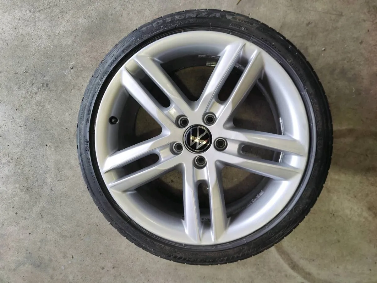 SKODA 18' and 16' ALLOYS AND VERY GOOD TYRES - Image 4