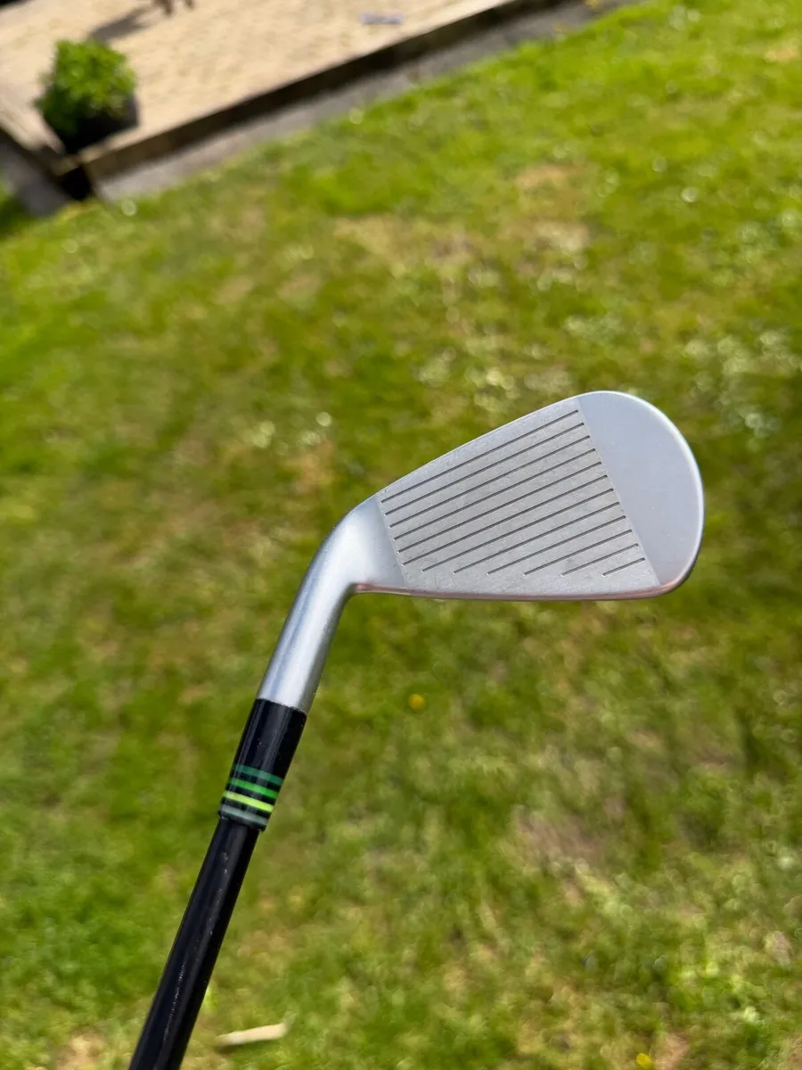 Srixon zx4 4 iron - must see shaft - Image 2