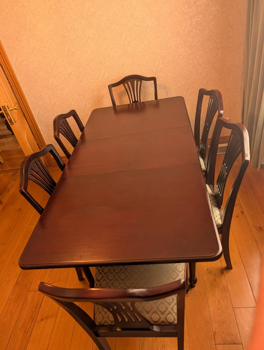 Dining table and chairs - Image 1