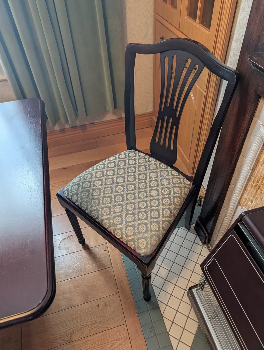 Dining table and chairs - Image 3