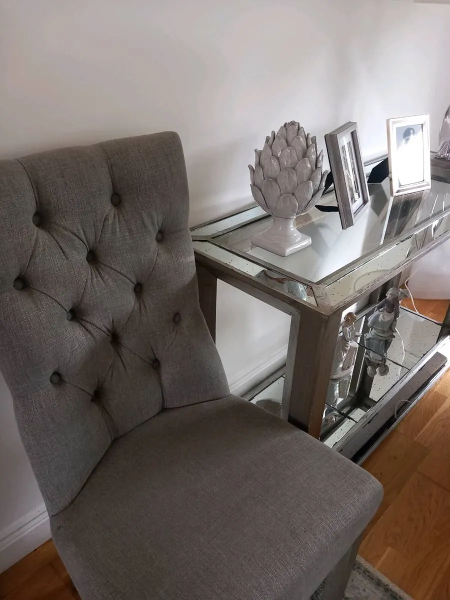 Dining chairs - Image 1