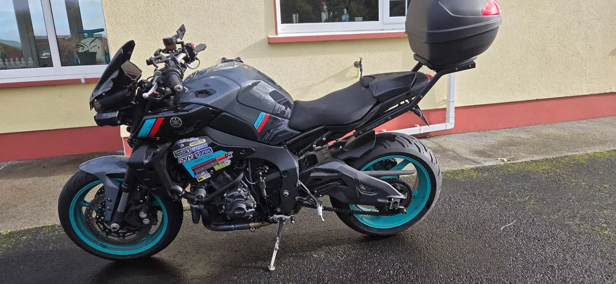YAMAHA MT 10 Gen 2 cyan storm - Image 3