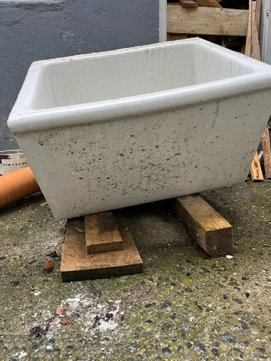 Belfast sink (with stand ) - Image 1