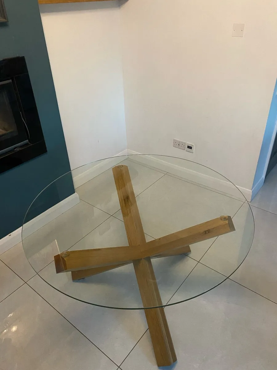 Round glass kitchen table and 4 chairs - Image 2
