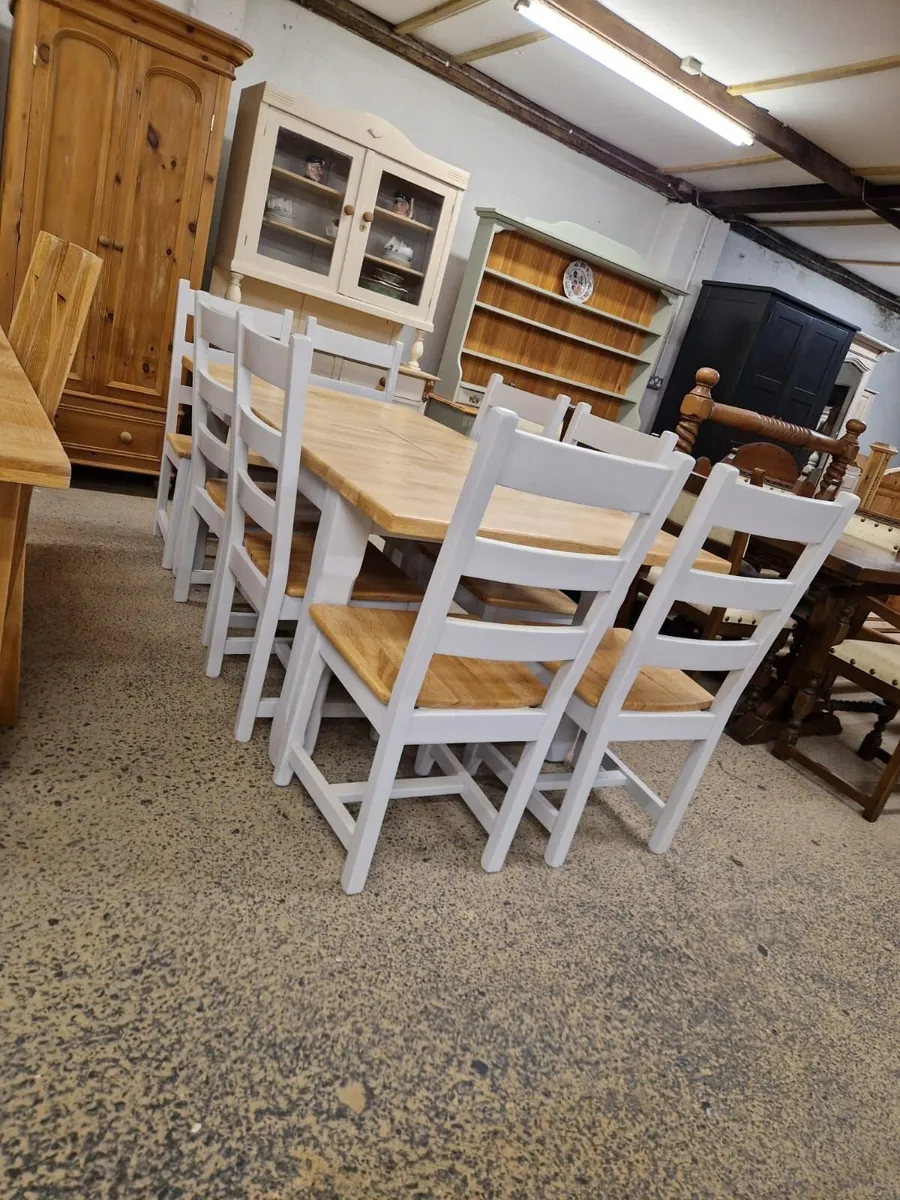Extendable oak table, 8 oak chairs - Image 3