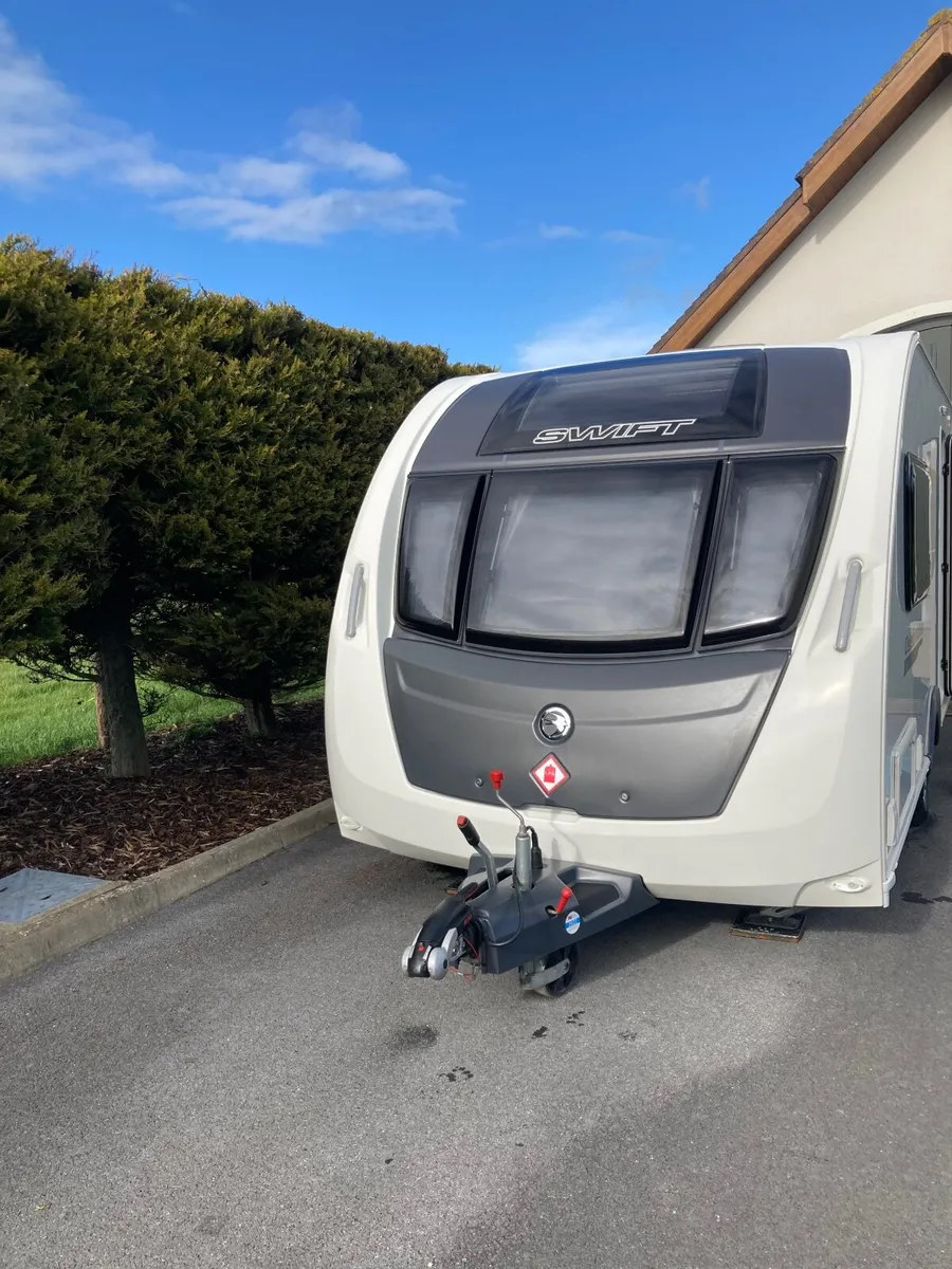 Swift Celebration  442 Caravan 2015 - Image 1