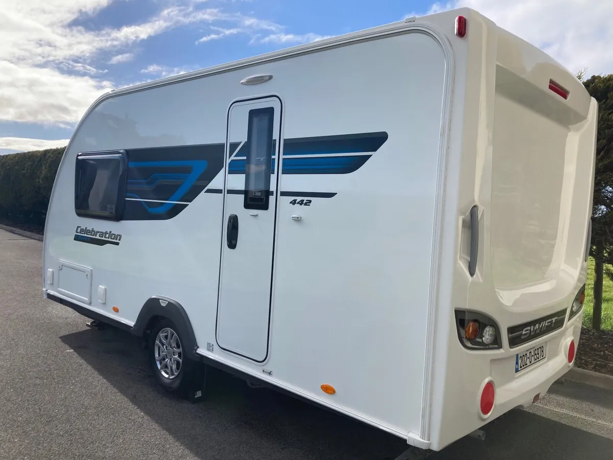 Swift Celebration  442 Caravan 2015 - Image 2