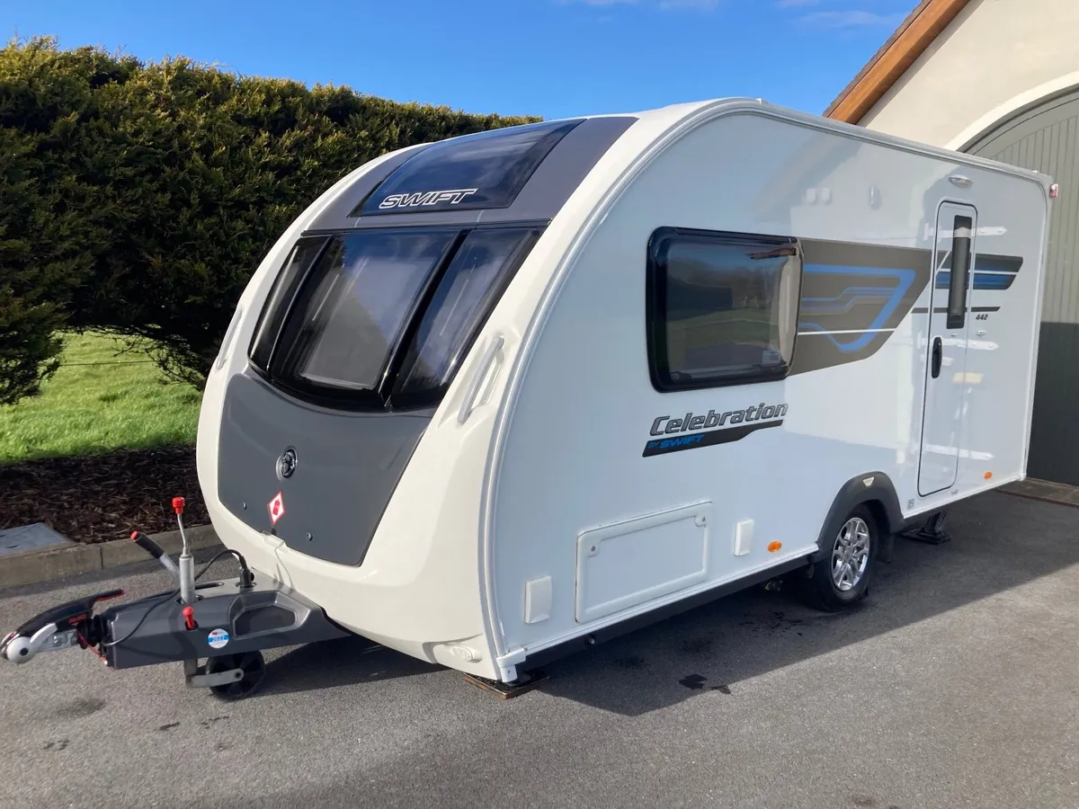 Swift Celebration  442 Caravan 2015 - Image 3