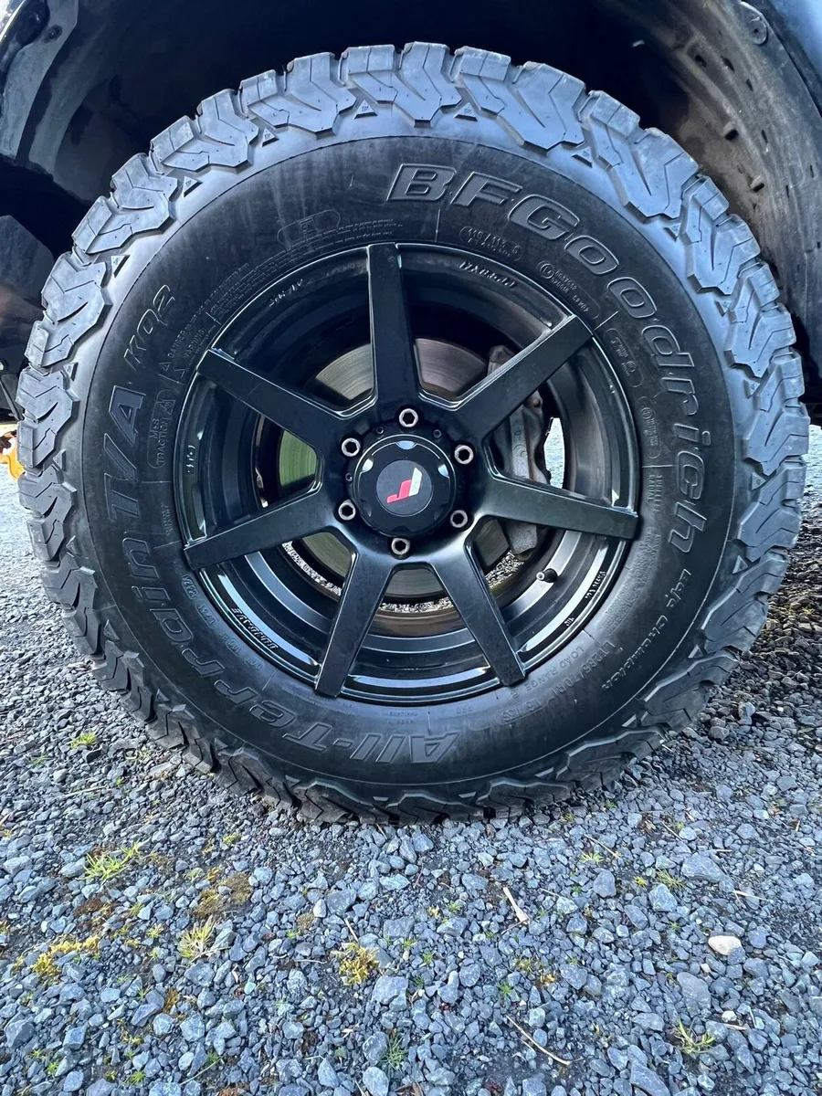 Toyota hilux invincible - Image 4