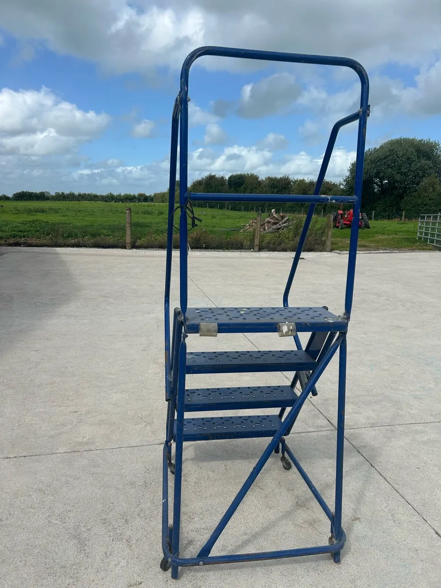 Platform steps - Image 2