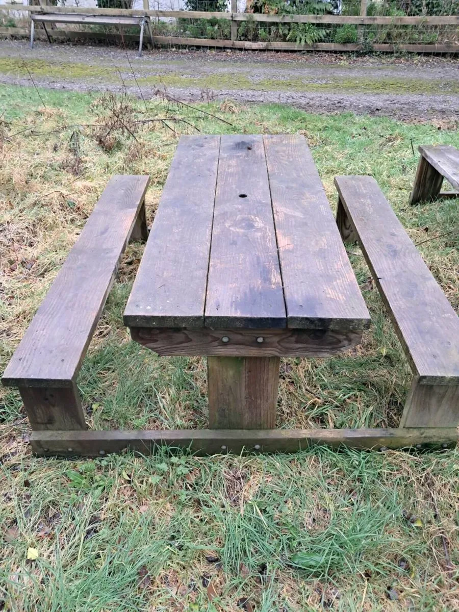 Picnic bench - Image 1