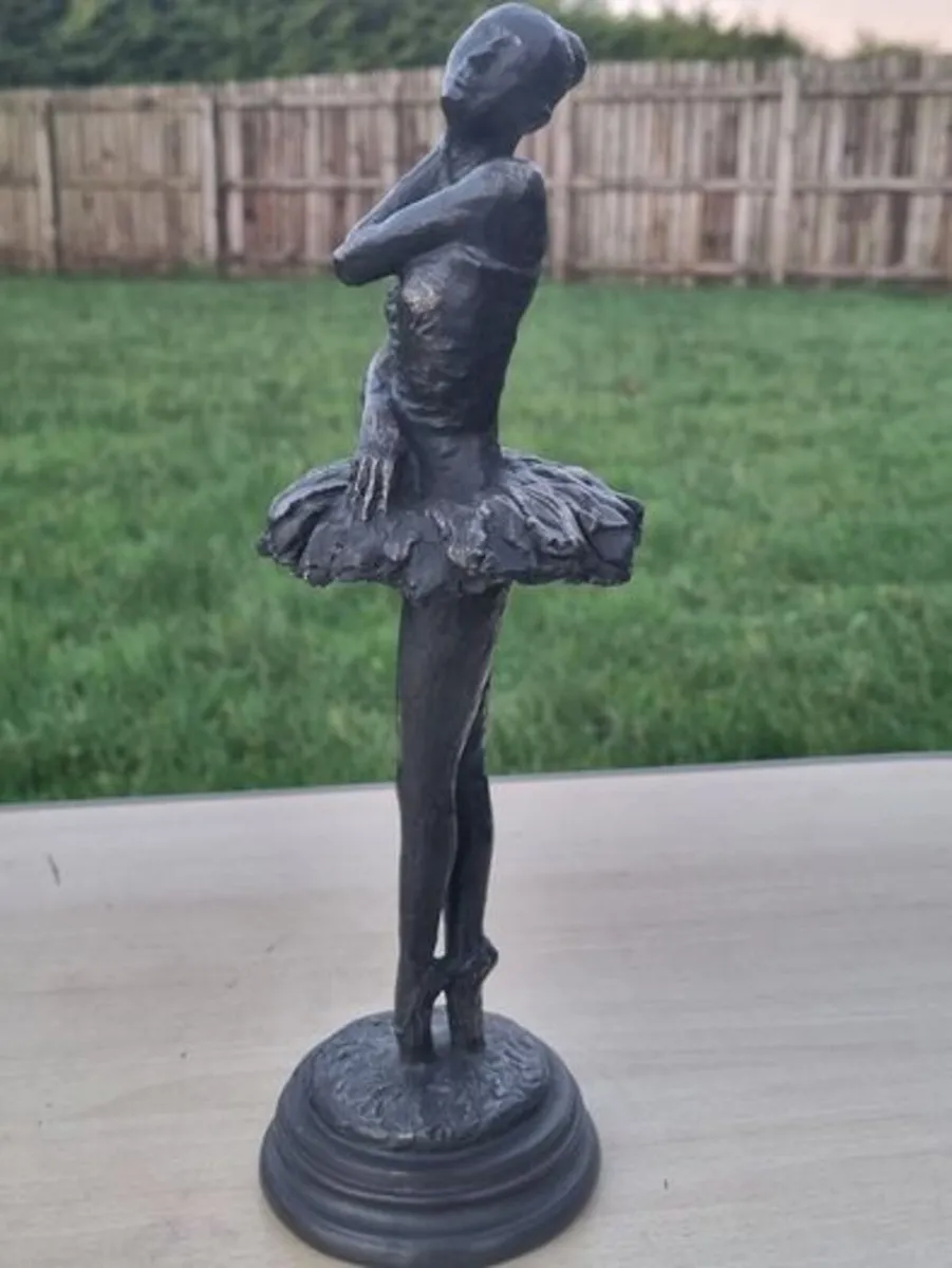 Sculpture of a ballerina - Image 3