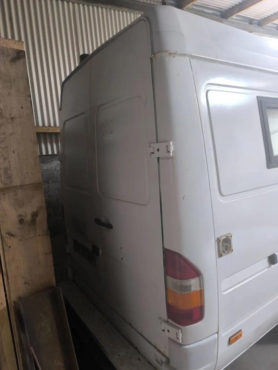 camper van 98 - Image 3