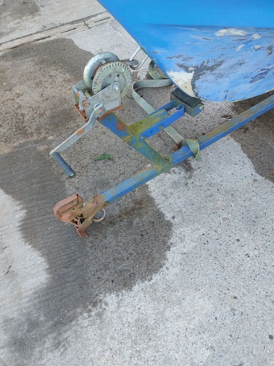 Boat and trailer - Image 3